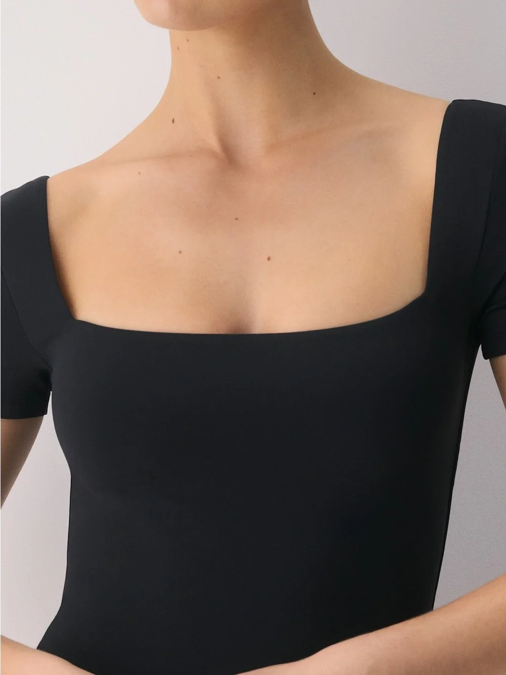 Aritzia Contour Square-neck Bodysuit - Picture 2 of 13